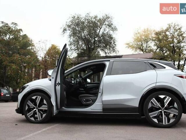 Серый Рено Megane E-Tech, объемом двигателя 0 л и пробегом 60 тыс. км за 22000 $, фото 12 на Automoto.ua