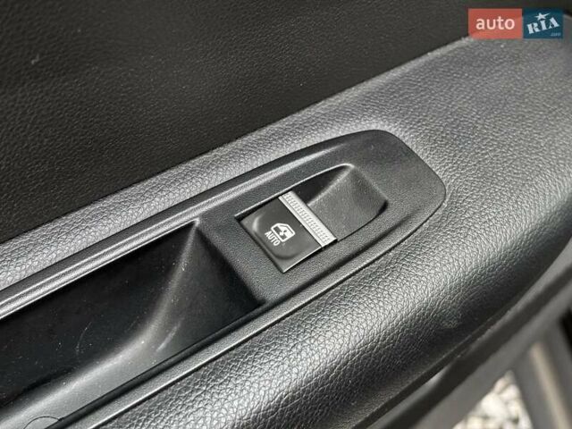 Серый Рено Megane E-Tech, объемом двигателя 0 л и пробегом 134 тыс. км за 17999 $, фото 15 на Automoto.ua
