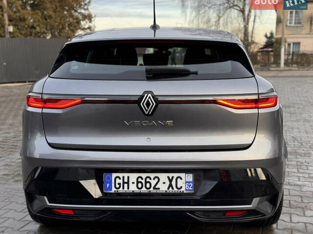 Серый Рено Megane E-Tech, объемом двигателя 0 л и пробегом 88 тыс. км за 19500 $, фото 4 на Automoto.ua