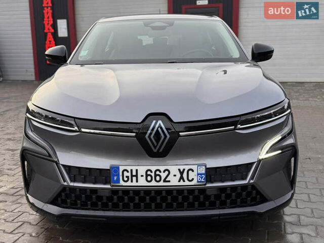 Серый Рено Megane E-Tech, объемом двигателя 0 л и пробегом 88 тыс. км за 19500 $, фото 5 на Automoto.ua
