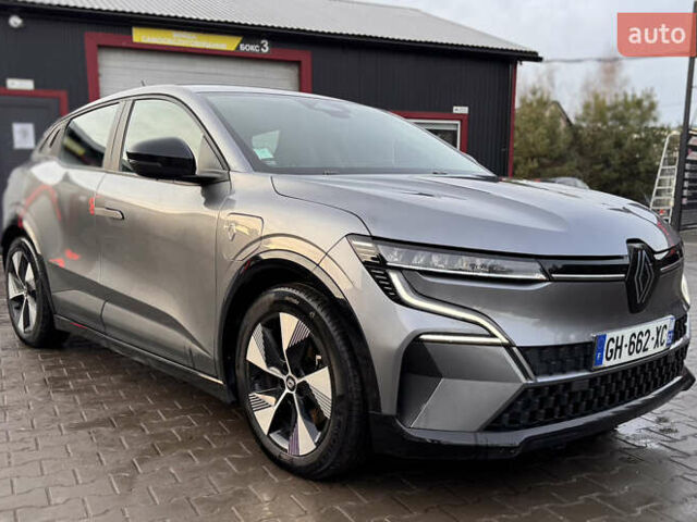 Серый Рено Megane E-Tech, объемом двигателя 0 л и пробегом 88 тыс. км за 19500 $, фото 7 на Automoto.ua