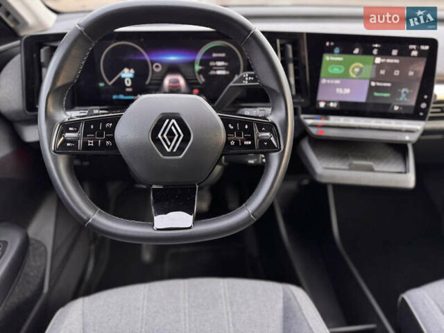 Серый Рено Megane E-Tech, объемом двигателя 0 л и пробегом 88 тыс. км за 19500 $, фото 10 на Automoto.ua