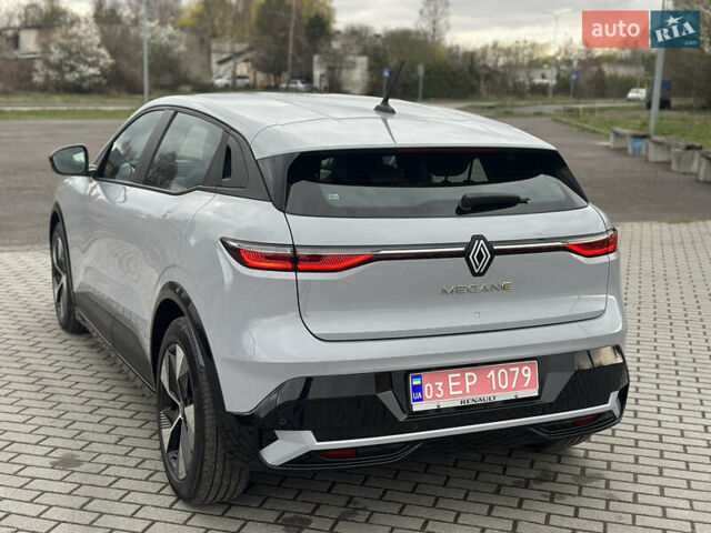 Серый Рено Megane E-Tech, объемом двигателя 0 л и пробегом 68 тыс. км за 19900 $, фото 6 на Automoto.ua