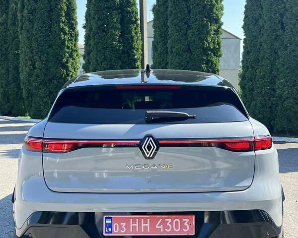 Серый Рено Megane E-Tech, объемом двигателя 0 л и пробегом 51 тыс. км за 23500 $, фото 5 на Automoto.ua
