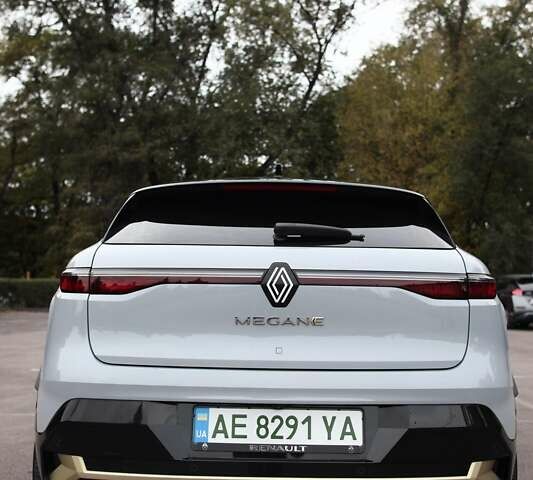Серый Рено Megane E-Tech, объемом двигателя 0 л и пробегом 60 тыс. км за 22000 $, фото 18 на Automoto.ua