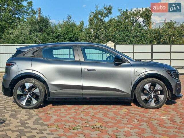 Серый Рено Megane E-Tech, объемом двигателя 0 л и пробегом 42 тыс. км за 18900 $, фото 12 на Automoto.ua