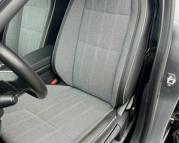 Серый Рено Megane E-Tech, объемом двигателя 0 л и пробегом 33 тыс. км за 23450 $, фото 19 на Automoto.ua