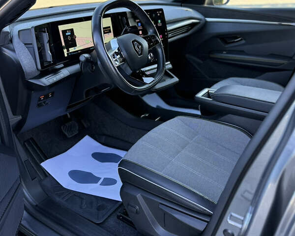 Серый Рено Megane E-Tech, объемом двигателя 0 л и пробегом 100 тыс. км за 22300 $, фото 69 на Automoto.ua