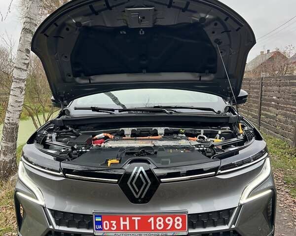 Серый Рено Megane E-Tech, объемом двигателя 0 л и пробегом 33 тыс. км за 23450 $, фото 35 на Automoto.ua