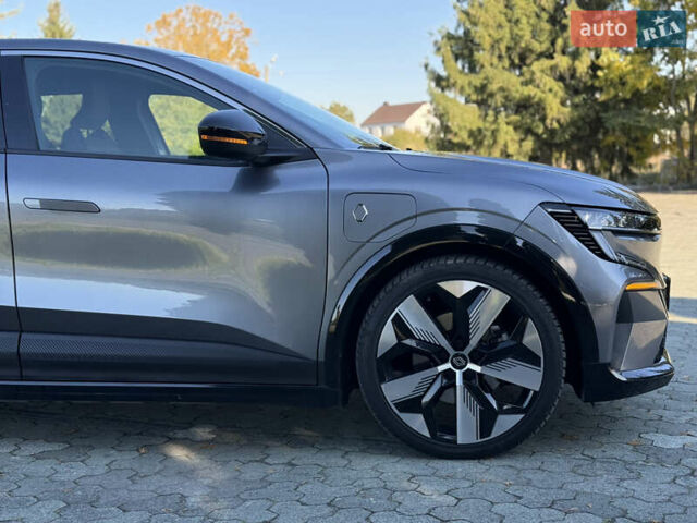 Серый Рено Megane E-Tech, объемом двигателя 0 л и пробегом 100 тыс. км за 22300 $, фото 16 на Automoto.ua