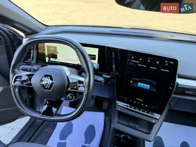 Серый Рено Megane E-Tech, объемом двигателя 0 л и пробегом 100 тыс. км за 22300 $, фото 63 на Automoto.ua