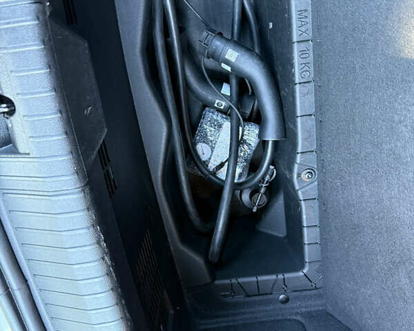 Серый Рено Megane E-Tech, объемом двигателя 0 л и пробегом 100 тыс. км за 22300 $, фото 43 на Automoto.ua