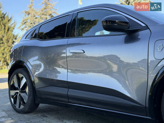 Серый Рено Megane E-Tech, объемом двигателя 0 л и пробегом 100 тыс. км за 22300 $, фото 17 на Automoto.ua