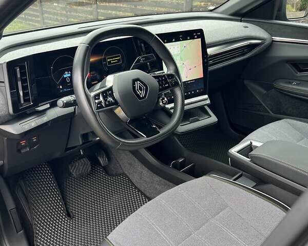 Серый Рено Megane E-Tech, объемом двигателя 0 л и пробегом 33 тыс. км за 23450 $, фото 18 на Automoto.ua