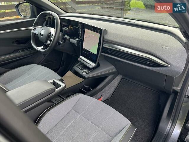 Серый Рено Megane E-Tech, объемом двигателя 0 л и пробегом 65 тыс. км за 23500 $, фото 29 на Automoto.ua