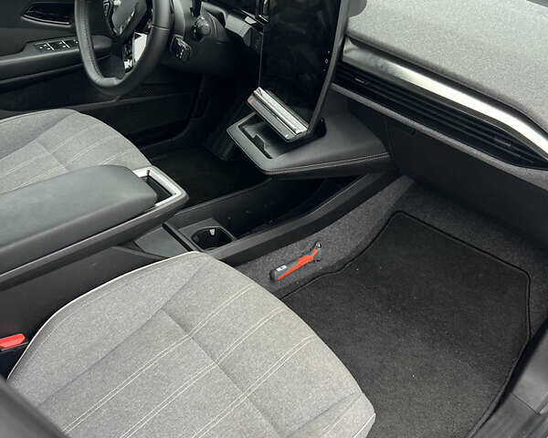 Сірий Рено Megane E-Tech, об'ємом двигуна 0 л та пробігом 30 тис. км за 12000 $, фото 7 на Automoto.ua