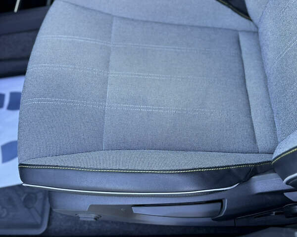 Серый Рено Megane E-Tech, объемом двигателя 0 л и пробегом 100 тыс. км за 22300 $, фото 71 на Automoto.ua