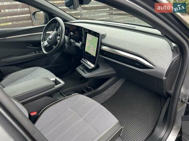 Серый Рено Megane E-Tech, объемом двигателя 0 л и пробегом 33 тыс. км за 23450 $, фото 31 на Automoto.ua