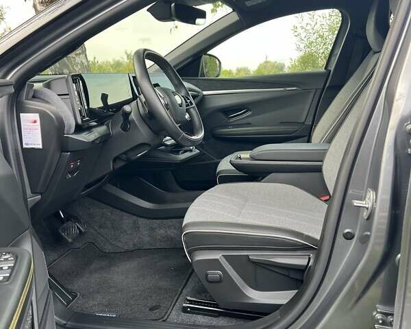 Серый Рено Megane E-Tech, объемом двигателя 0 л и пробегом 65 тыс. км за 23500 $, фото 16 на Automoto.ua