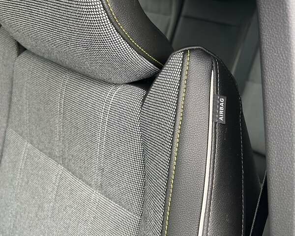 Серый Рено Megane E-Tech, объемом двигателя 0 л и пробегом 33 тыс. км за 23450 $, фото 20 на Automoto.ua