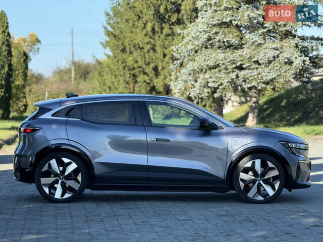 Серый Рено Megane E-Tech, объемом двигателя 0 л и пробегом 100 тыс. км за 22300 $, фото 19 на Automoto.ua