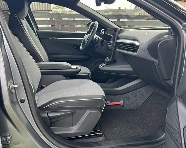 Серый Рено Megane E-Tech, объемом двигателя 0 л и пробегом 65 тыс. км за 23500 $, фото 27 на Automoto.ua
