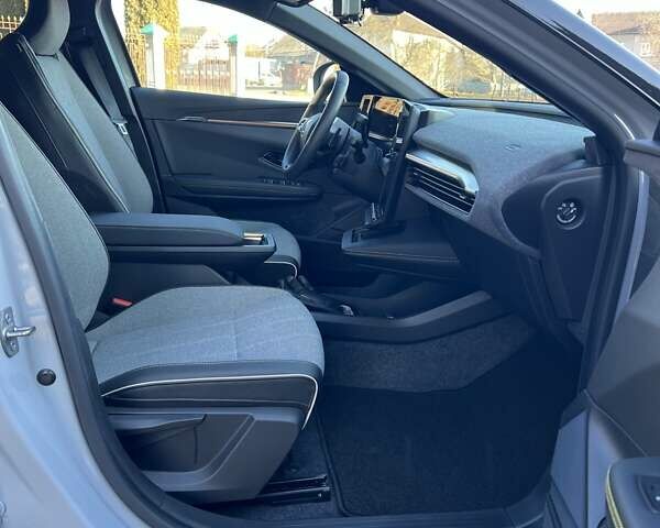 Серый Рено Megane E-Tech, объемом двигателя 0 л и пробегом 5 тыс. км за 23150 $, фото 36 на Automoto.ua