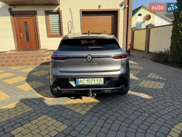 Серый Рено Megane E-Tech, объемом двигателя 0 л и пробегом 43 тыс. км за 23500 $, фото 3 на Automoto.ua