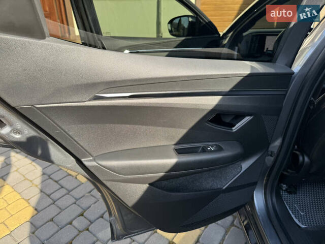 Серый Рено Megane E-Tech, объемом двигателя 0 л и пробегом 43 тыс. км за 23500 $, фото 30 на Automoto.ua