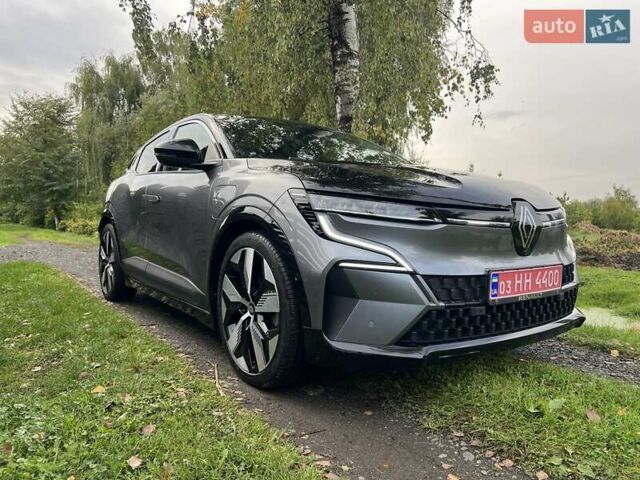 Серый Рено Megane E-Tech, объемом двигателя 0 л и пробегом 65 тыс. км за 23500 $, фото 1 на Automoto.ua