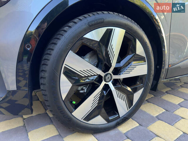 Сірий Рено Megane E-Tech, об'ємом двигуна 0 л та пробігом 23 тис. км за 22800 $, фото 9 на Automoto.ua