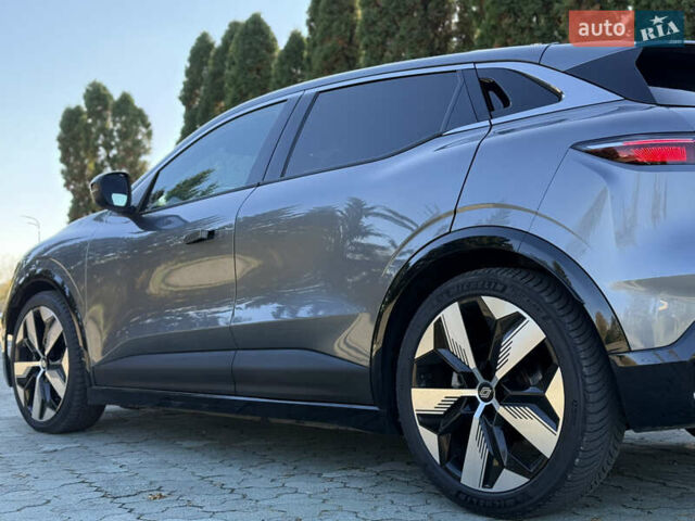 Серый Рено Megane E-Tech, объемом двигателя 0 л и пробегом 100 тыс. км за 22300 $, фото 36 на Automoto.ua