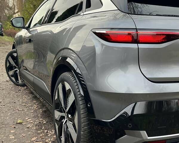 Серый Рено Megane E-Tech, объемом двигателя 0 л и пробегом 33 тыс. км за 23450 $, фото 6 на Automoto.ua