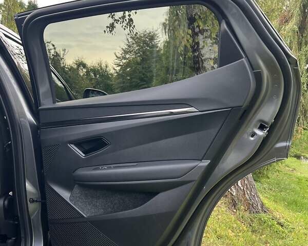 Серый Рено Megane E-Tech, объемом двигателя 0 л и пробегом 65 тыс. км за 23500 $, фото 23 на Automoto.ua