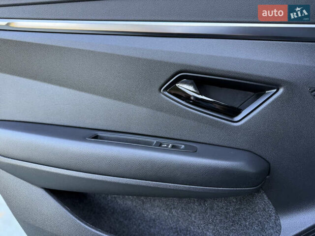 Серый Рено Megane E-Tech, объемом двигателя 0 л и пробегом 100 тыс. км за 21900 $, фото 73 на Automoto.ua