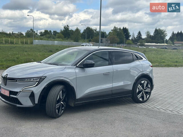 Серый Рено Megane E-Tech, объемом двигателя 0 л и пробегом 43 тыс. км за 23500 $, фото 1 на Automoto.ua