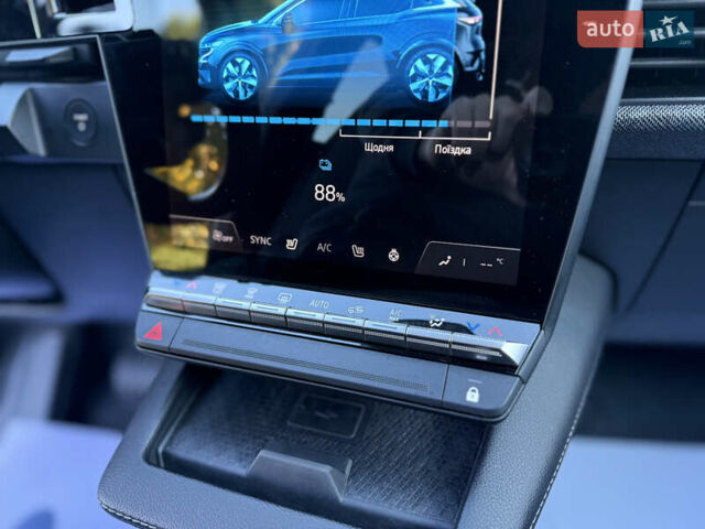 Серый Рено Megane E-Tech, объемом двигателя 0 л и пробегом 100 тыс. км за 22300 $, фото 64 на Automoto.ua