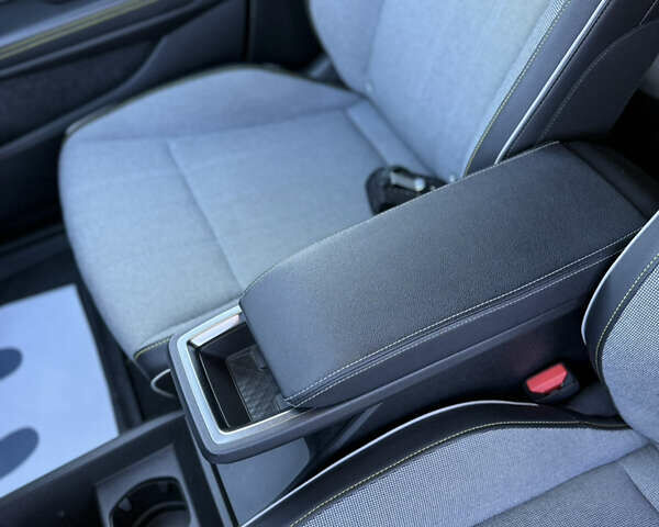 Серый Рено Megane E-Tech, объемом двигателя 0 л и пробегом 100 тыс. км за 22300 $, фото 72 на Automoto.ua