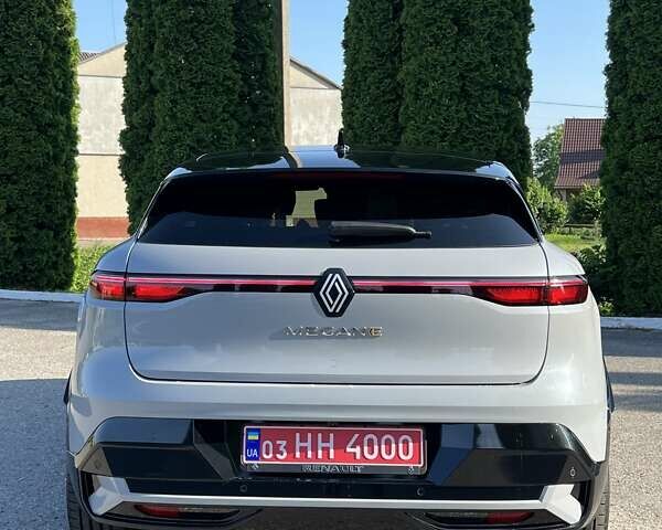 Серый Рено Megane E-Tech, объемом двигателя 0 л и пробегом 2 тыс. км за 26500 $, фото 5 на Automoto.ua