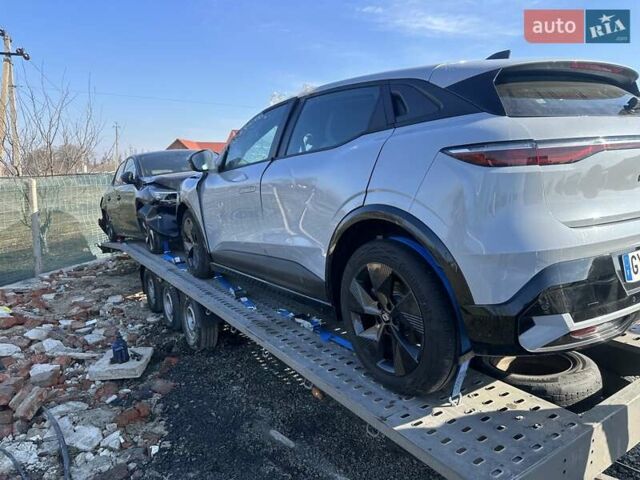 Сірий Рено Megane E-Tech, об'ємом двигуна 0 л та пробігом 10 тис. км за 11750 $, фото 3 на Automoto.ua