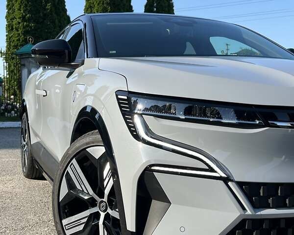 Серый Рено Megane E-Tech, объемом двигателя 0 л и пробегом 2 тыс. км за 26500 $, фото 11 на Automoto.ua