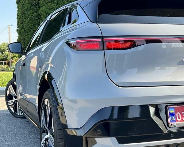 Серый Рено Megane E-Tech, объемом двигателя 0 л и пробегом 2 тыс. км за 26500 $, фото 4 на Automoto.ua