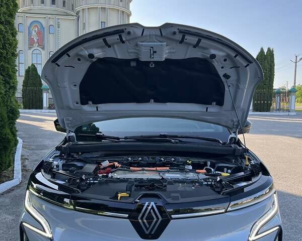 Серый Рено Megane E-Tech, объемом двигателя 0 л и пробегом 2 тыс. км за 26500 $, фото 37 на Automoto.ua