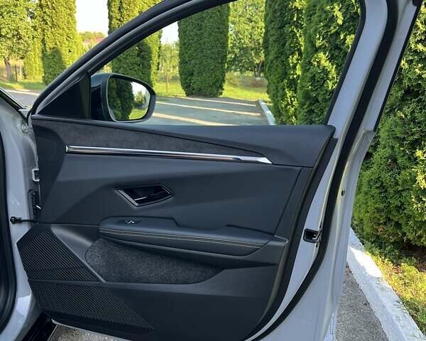 Серый Рено Megane E-Tech, объемом двигателя 0 л и пробегом 2 тыс. км за 26500 $, фото 33 на Automoto.ua