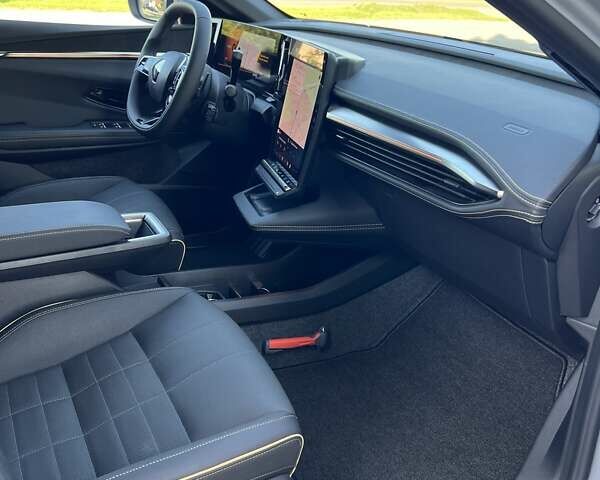 Серый Рено Megane E-Tech, объемом двигателя 0 л и пробегом 2 тыс. км за 26500 $, фото 36 на Automoto.ua