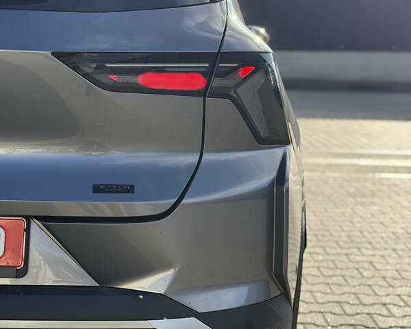 Серый Рено Megane E-Tech, объемом двигателя 0 л и пробегом 4 тыс. км за 31000 $, фото 20 на Automoto.ua