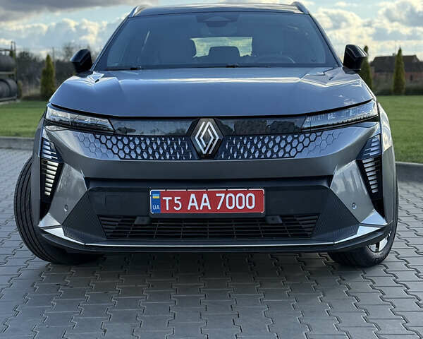 Серый Рено Megane E-Tech, объемом двигателя 0 л и пробегом 4 тыс. км за 31000 $, фото 3 на Automoto.ua
