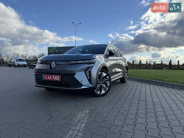 Серый Рено Megane E-Tech, объемом двигателя 0 л и пробегом 4 тыс. км за 31000 $, фото 2 на Automoto.ua
