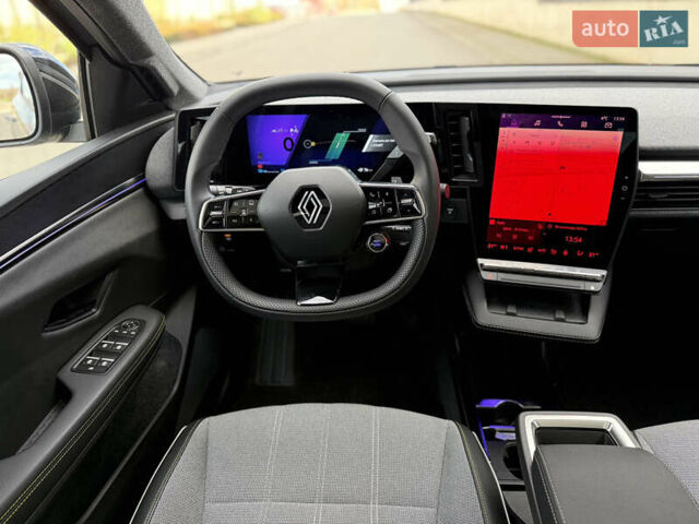 Серый Рено Megane E-Tech, объемом двигателя 0 л и пробегом 4 тыс. км за 31000 $, фото 48 на Automoto.ua