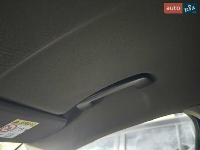 Синий Рено Megane E-Tech, объемом двигателя 0 л и пробегом 120 тыс. км за 19800 $, фото 29 на Automoto.ua